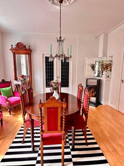 Unik Jugend Leilighet I Sentrum Appartement Ålesund Buitenkant foto